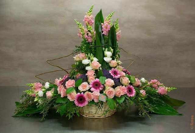 corbeille de fleurs deuil pour cérémonie funéraire