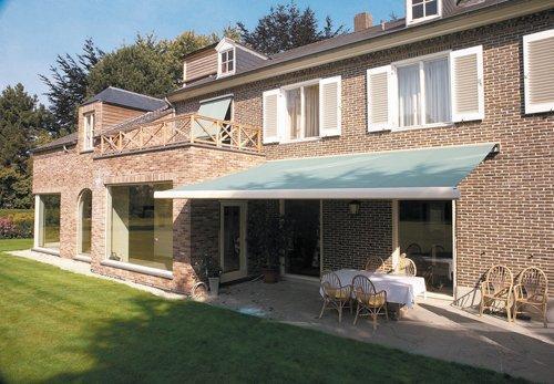 Stores extérieurs bleus