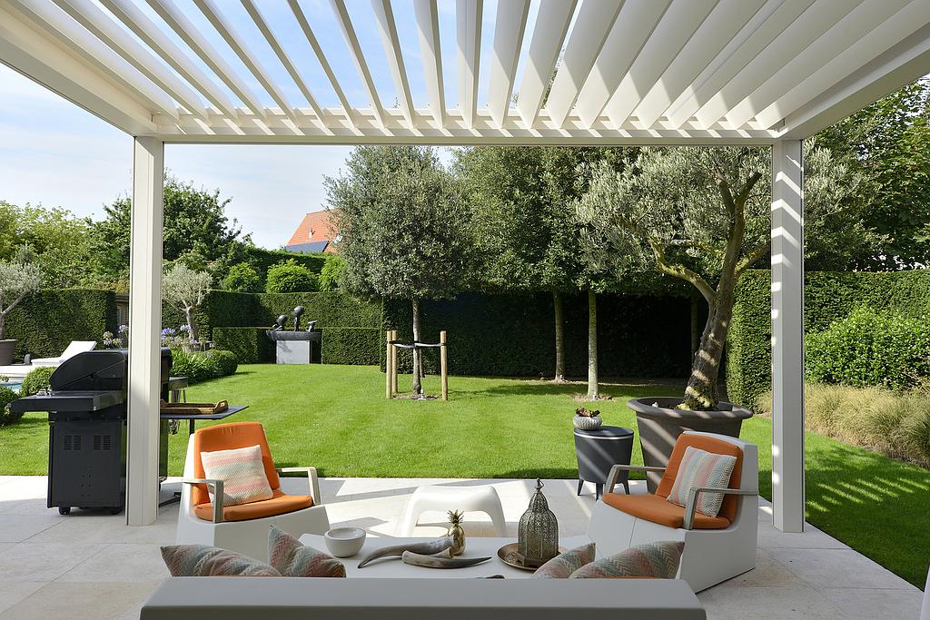 Pergola dans un jardin