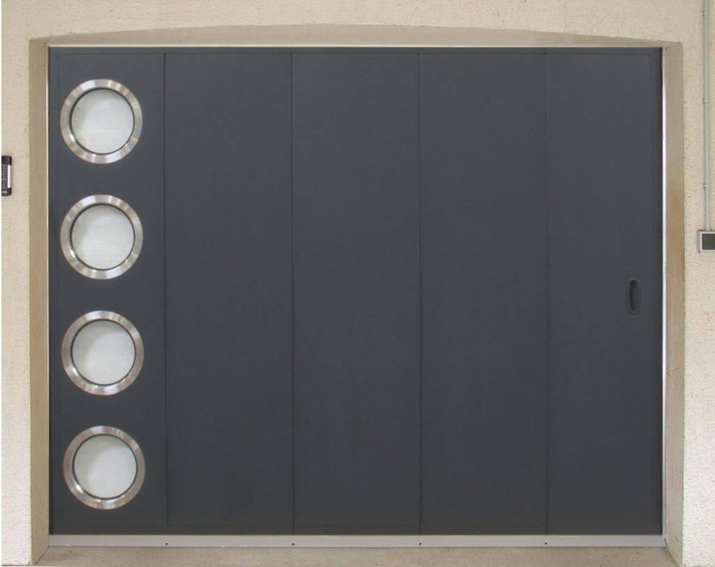 Porte de garage à déplacement latéral