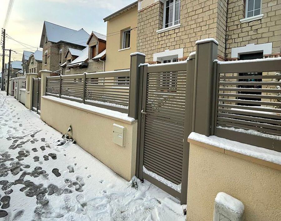 Clôture en aluminium avec portillon associé Morenn