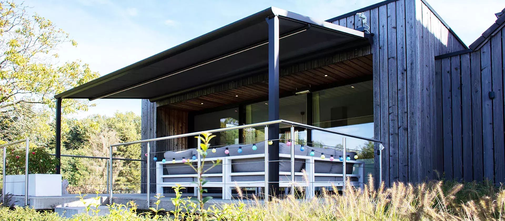 Pergola bioclimatique sur terrasse