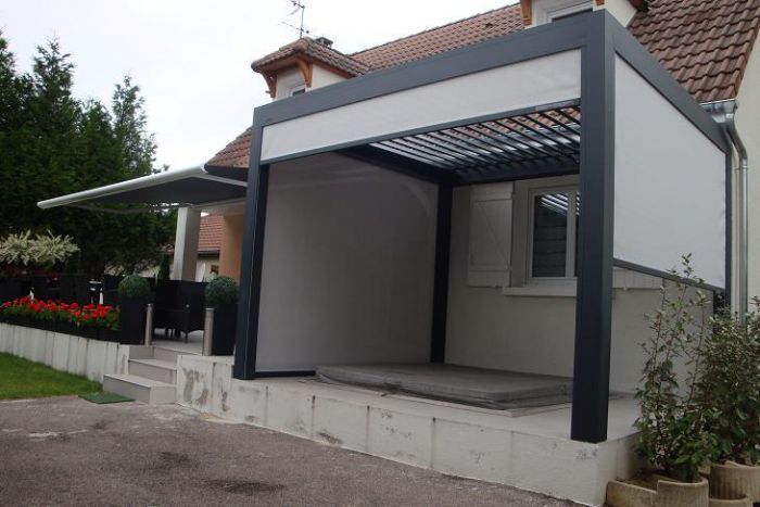Pergola adossée à une maison
