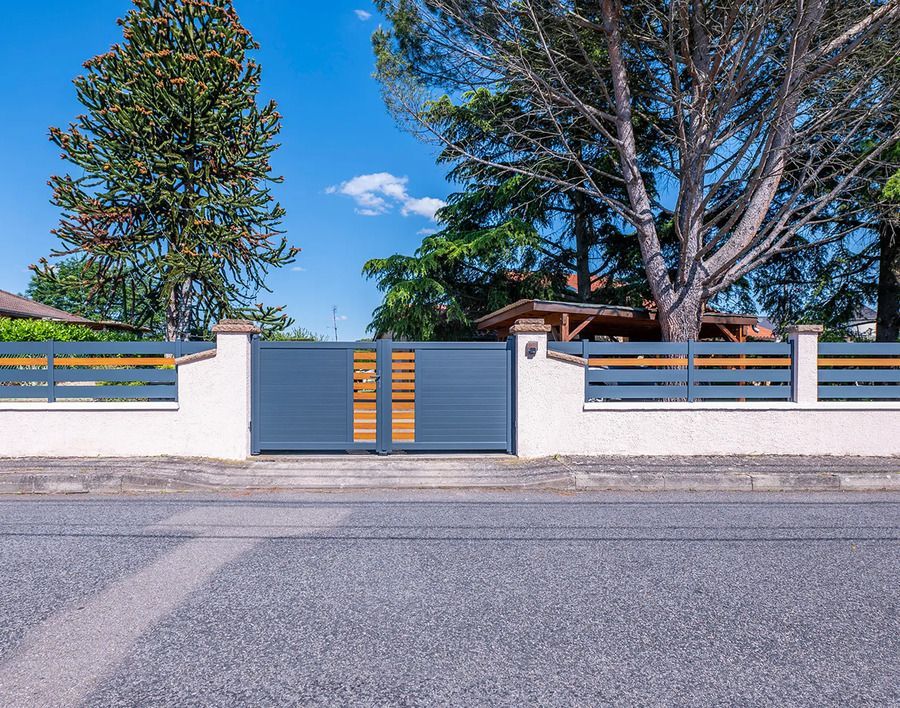 Portail aluminium battant Kostum Diskar