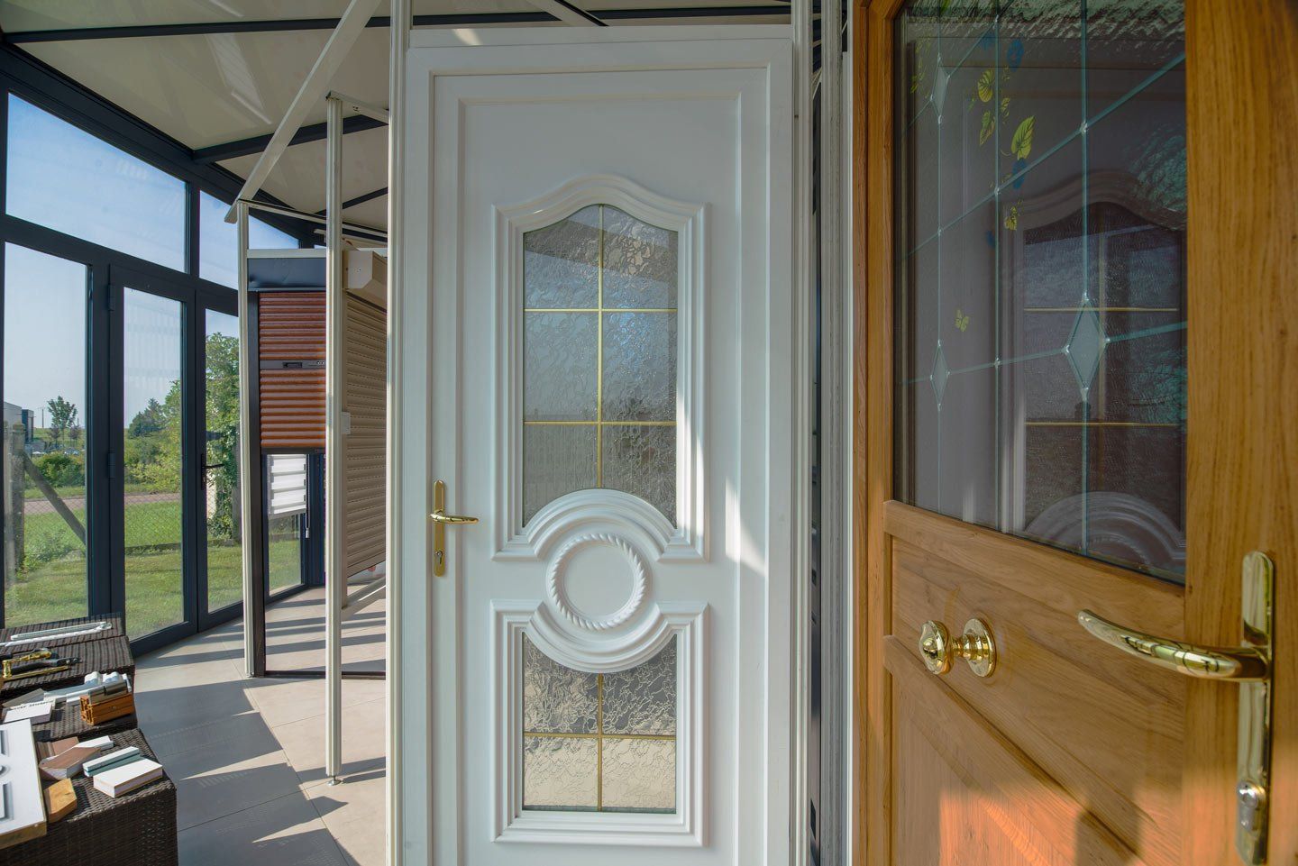 Porte d'entrée exposée au showroom