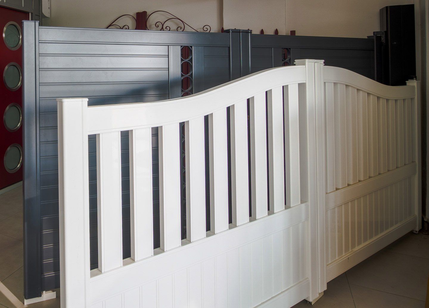 Portail en PVC blanc