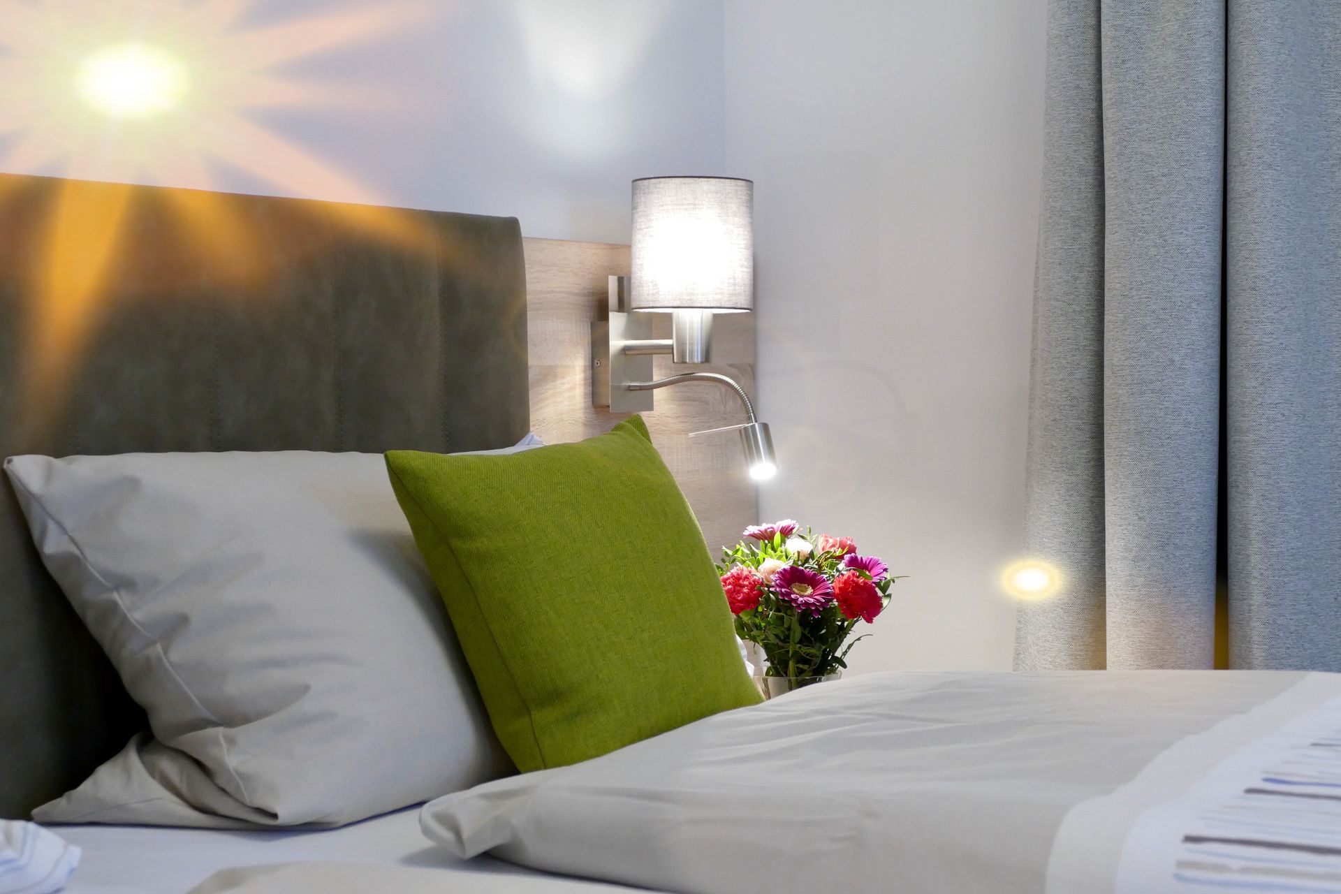 Hotelzimmer mit zwei Einzelbetten