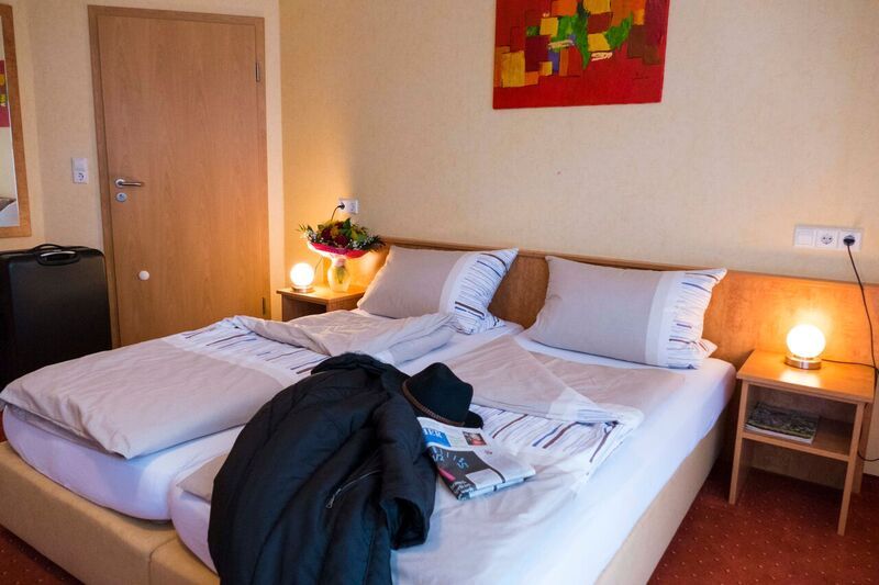 Hotelzimmer mit Einzelbett