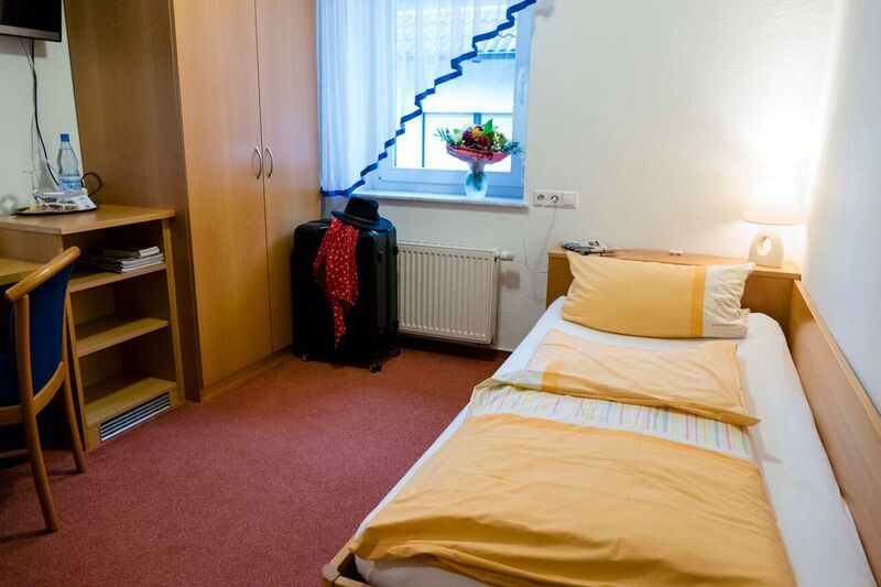 Hotelzimmer mit zwei Einzelbetten