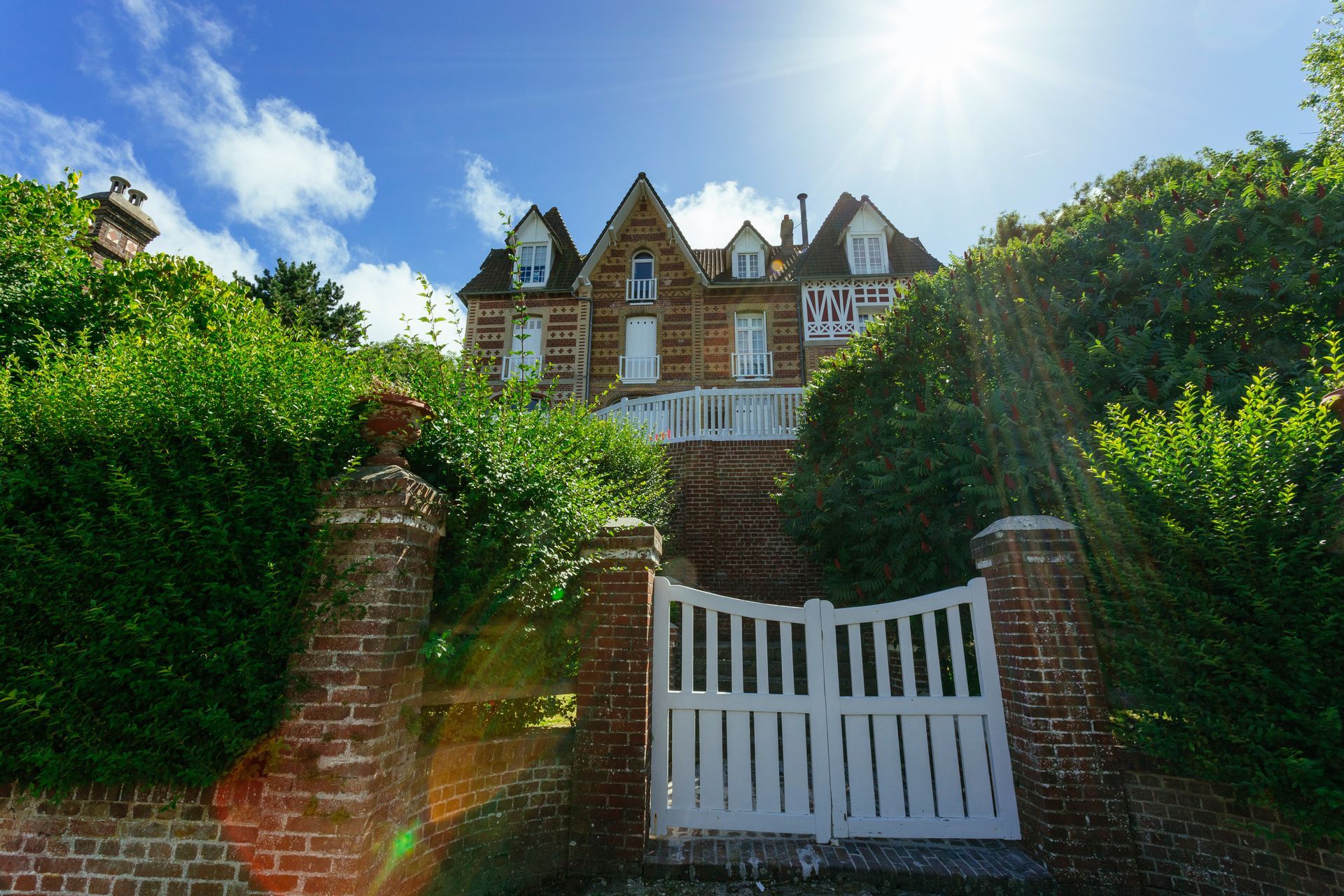 Mise en place d'un portail fermant la propriété