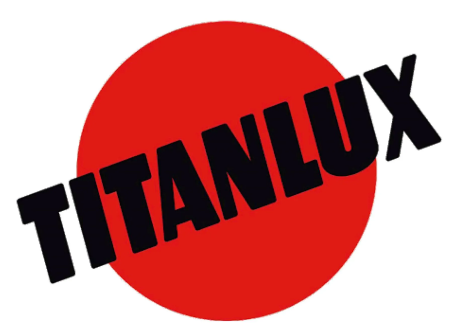 Un círculo rojo con la palabra titanlux en él