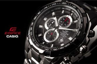 Se muestra un reloj Casio Edifice sobre un fondo negro.