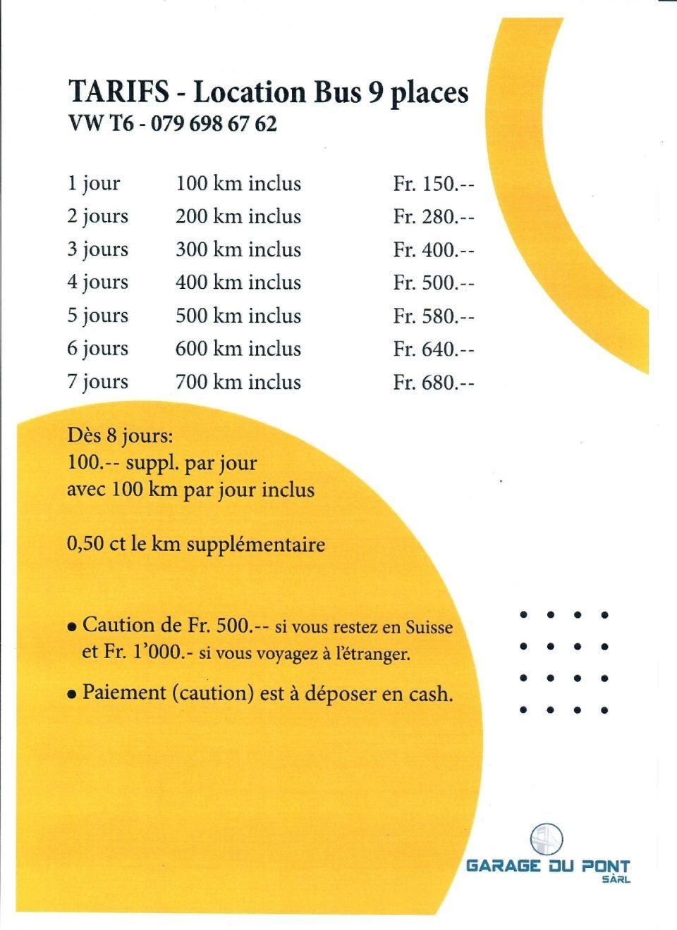 Affiche tarifaire française pour la location d'autobus, jaune et blanche, avec liste de prix et logo.
