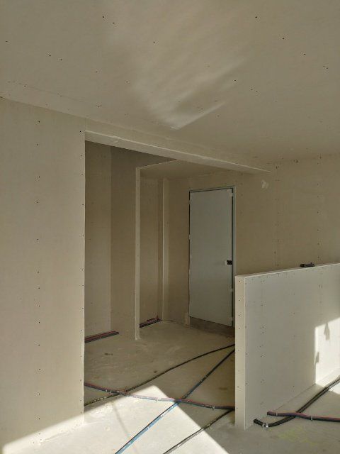 Plaques de plâtre vissées