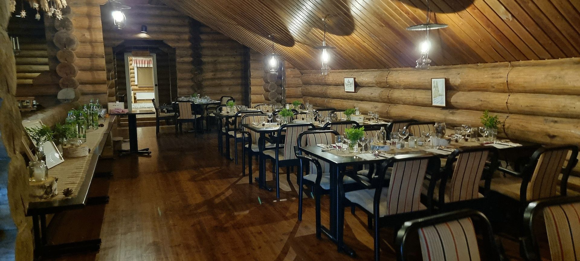 Luo Alt-tekstitunnisteet hakukoneoptimointia ja saavutettavuutta varten. 