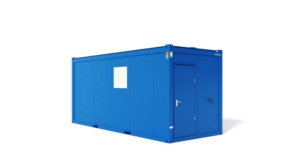 Blauer Schiffscontainer mit Tür und Fenster vor weißem Hintergrund.