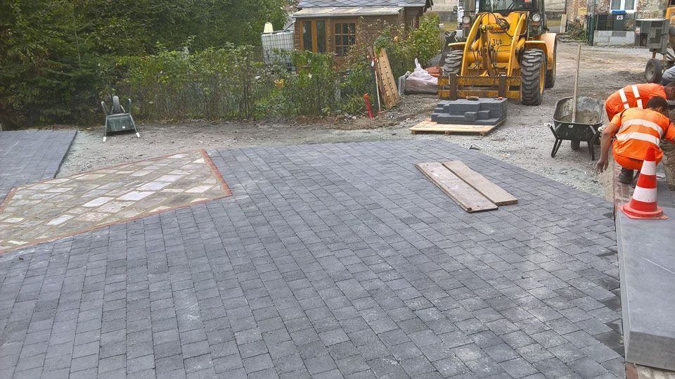 Cour pavée pour une maison