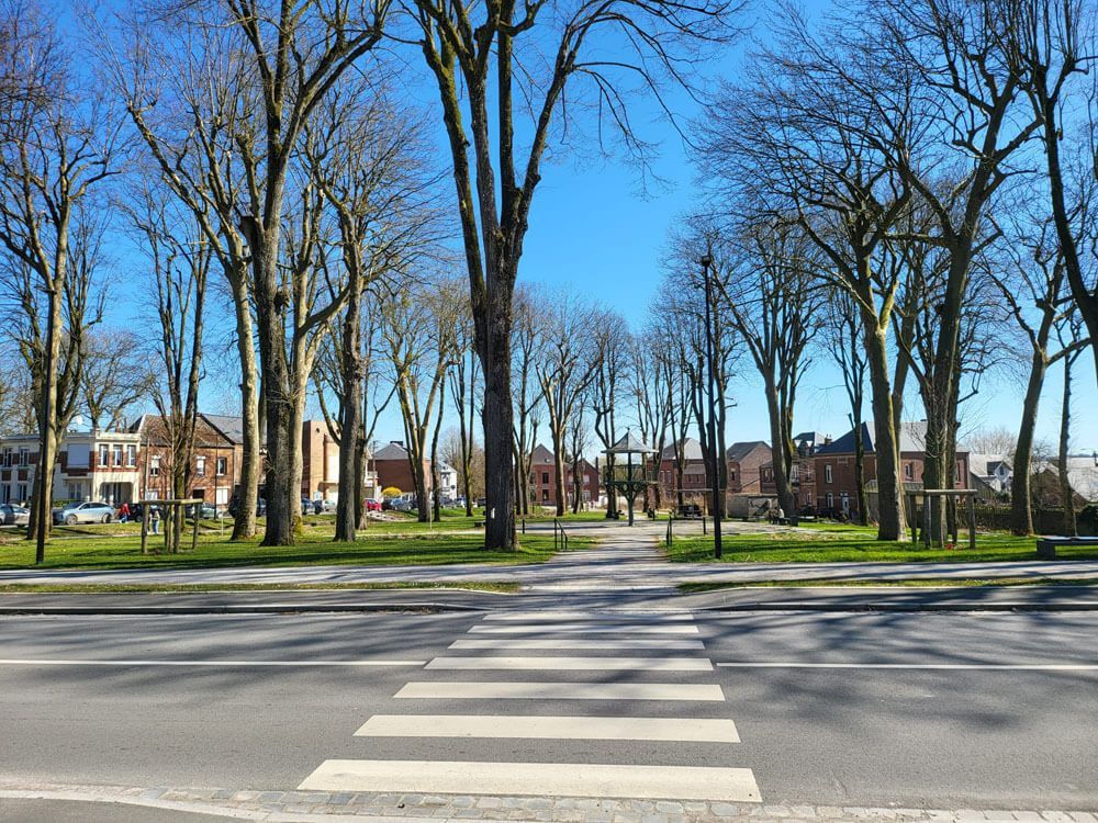 Passage piéton pour rentrer dans le parc à rotonde