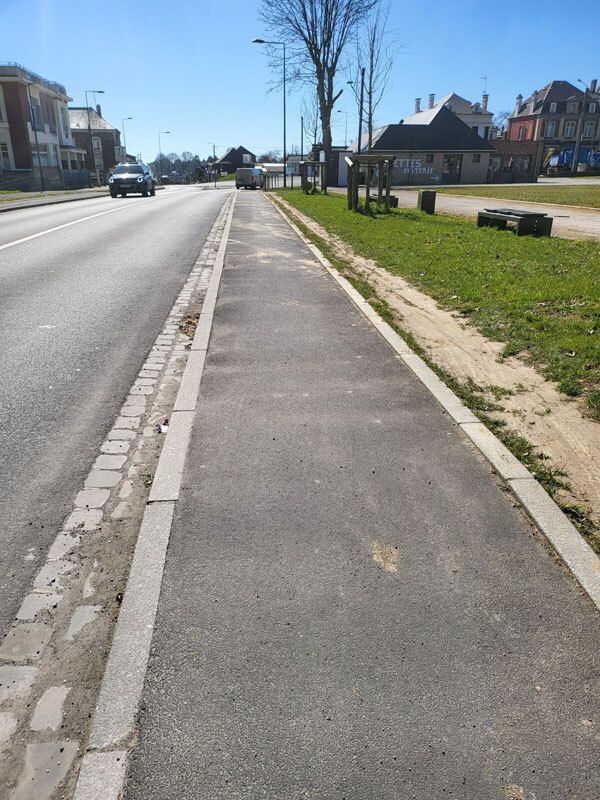 Grand trottoir public