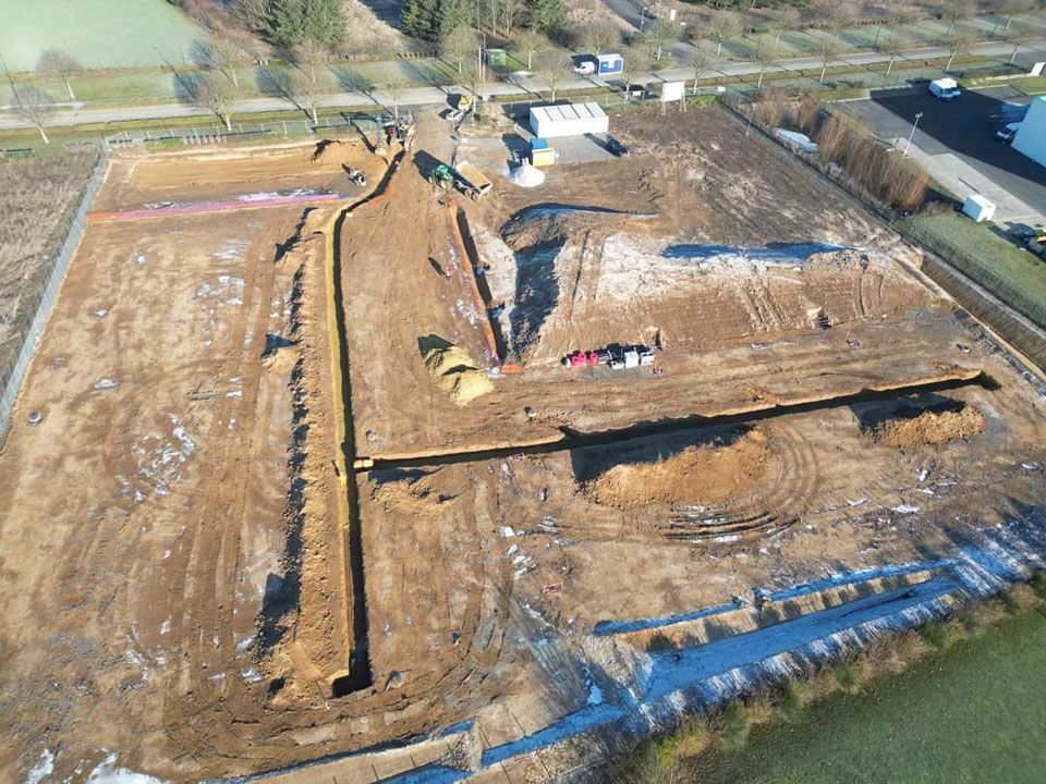 Vue depuis les airs d'un chantier de terrassement pour assainissement
