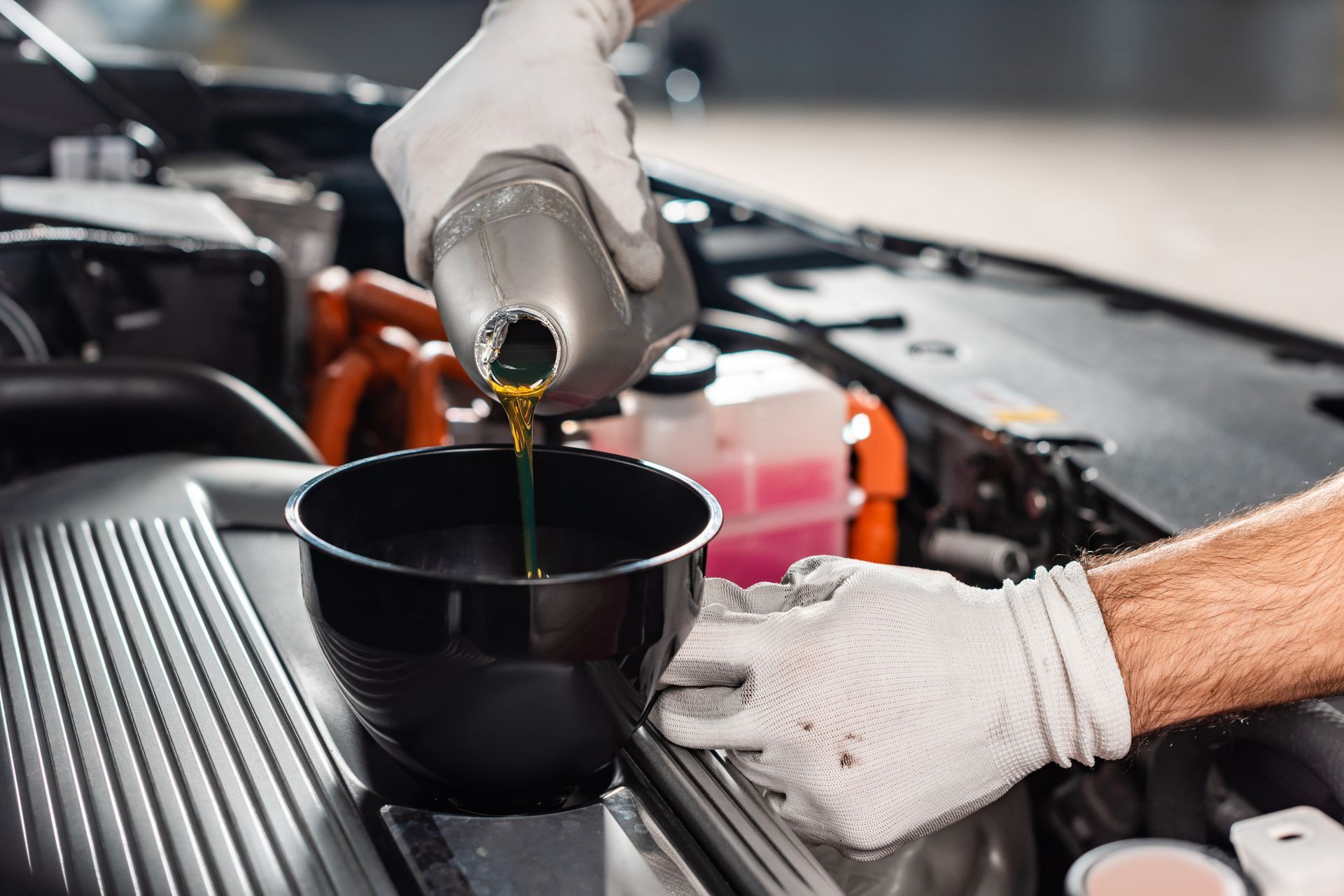 Une vidange dans un garage d'une voiture