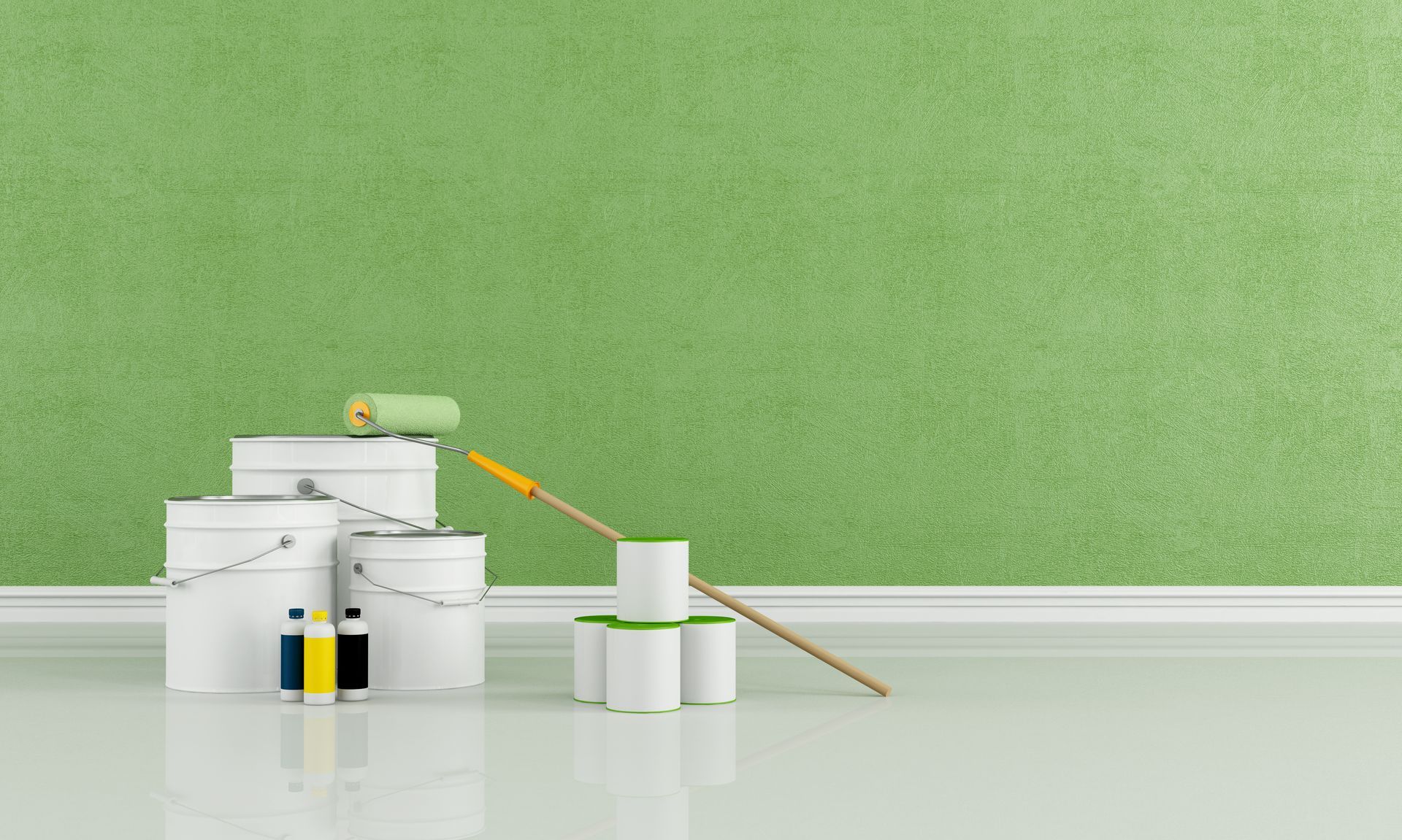 Des pots de peinture et un rouleau de peinture verte posés sur un sol blanc, devant un mur vert.
