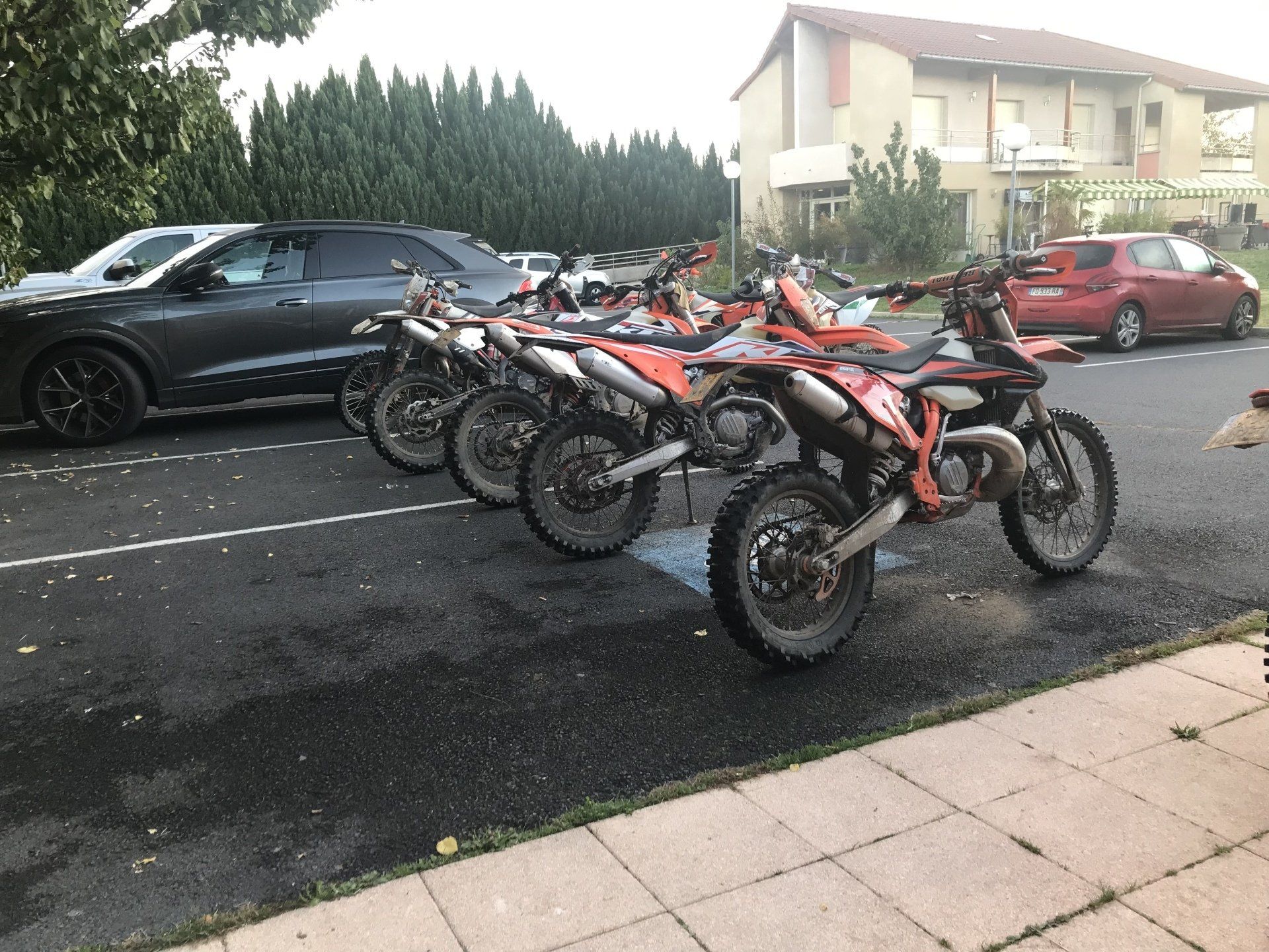 Les motos à l'hôtel