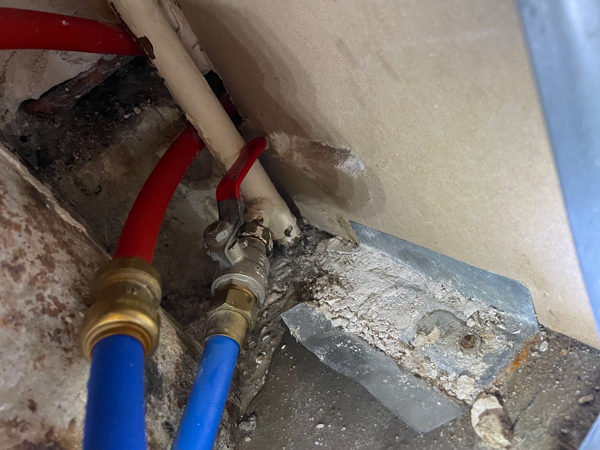 Fuite sur robinet avant vanne général -Artisans Bernard et Sylvestre Plombier Paris 13