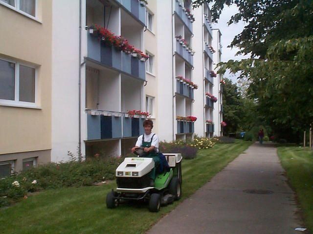 Grünflächen- & Sportplatzpflege