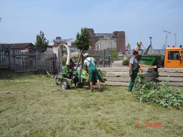 Grünflächen- & Sportplatzpflege