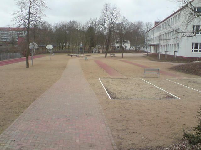 Spiel- und Sportplatzbau