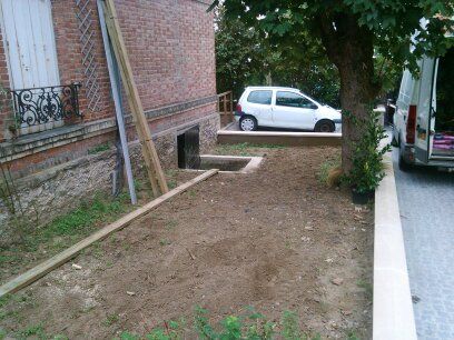 Étape 1 de l'installation du chemin en écorces