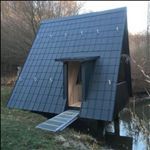 Allmann - Dach Fassade Abdichtung, Nurdachhütte auf Stelzen an See