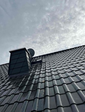Schwarze Dachziegel Steildach Allmann
