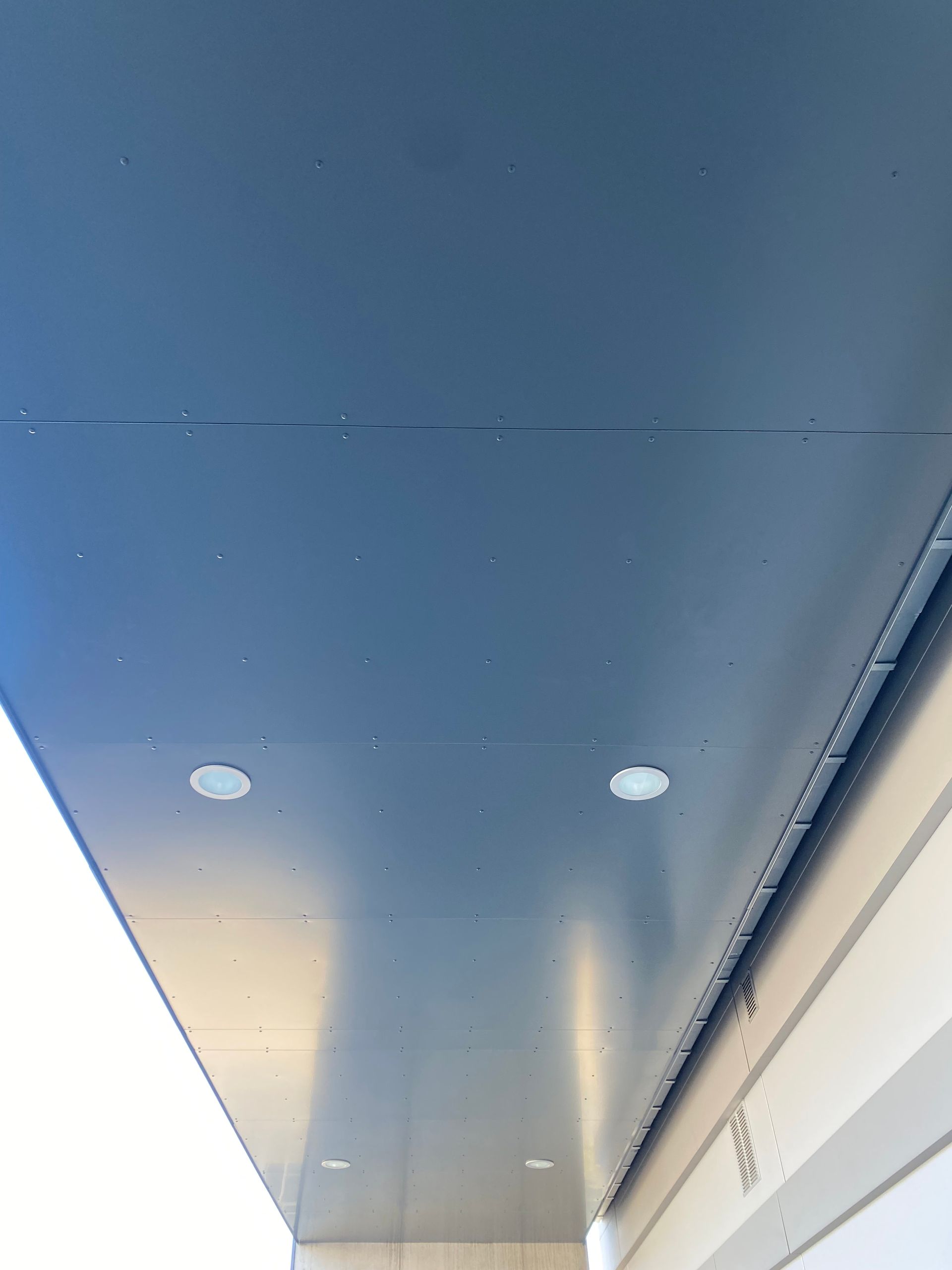 Allmann - Dach Fassade Abdichtung, Vordach mit Lichtspots