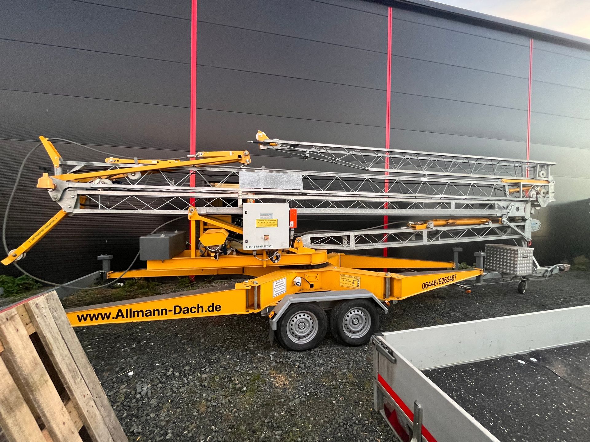 Allmann - Dach Fassade Abdichtung, Gerüst auf Transporter