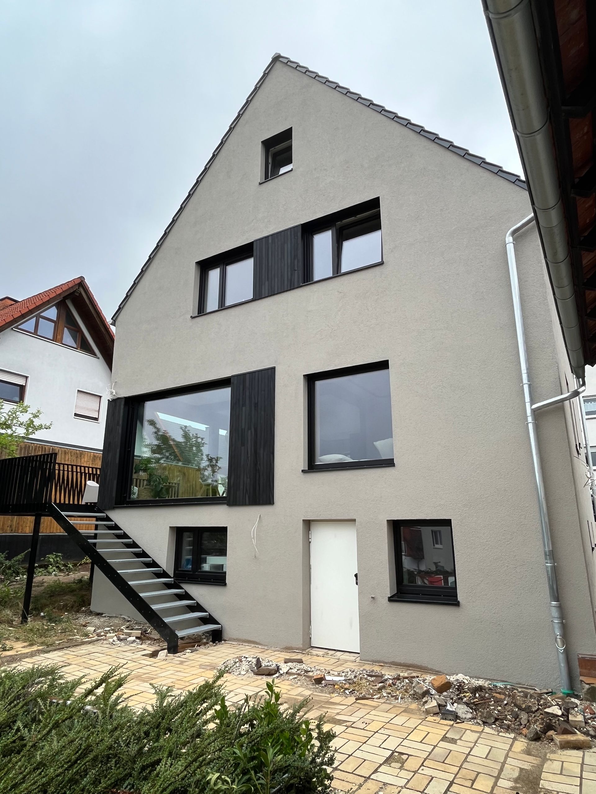 Allmann - Dach Fassade Abdichtung, Nurdachhütte auf Stelzen an See