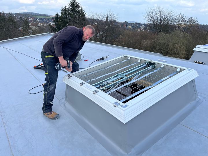 Allmann - Dach Fassade Abdichtung, Dachfensterinstallation