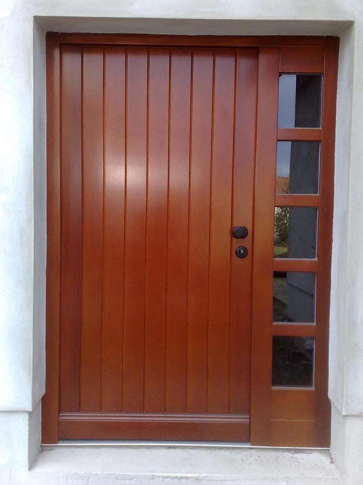 haustür mit seitlichem glaseinsatz