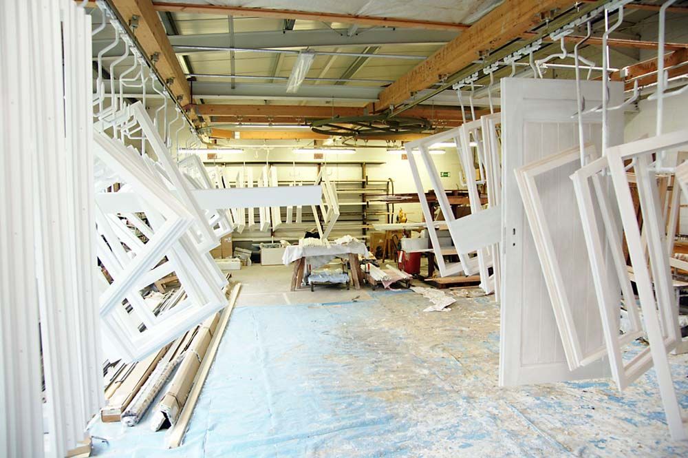 lager mit holzrahmen