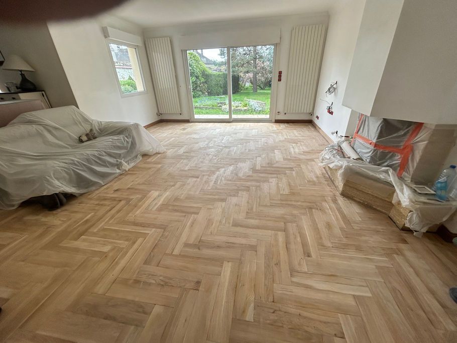 Parquet en bois avant ponçage.