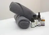 Icono de marcador de posición gris claro con un sol y montañas sobre fondo blanco