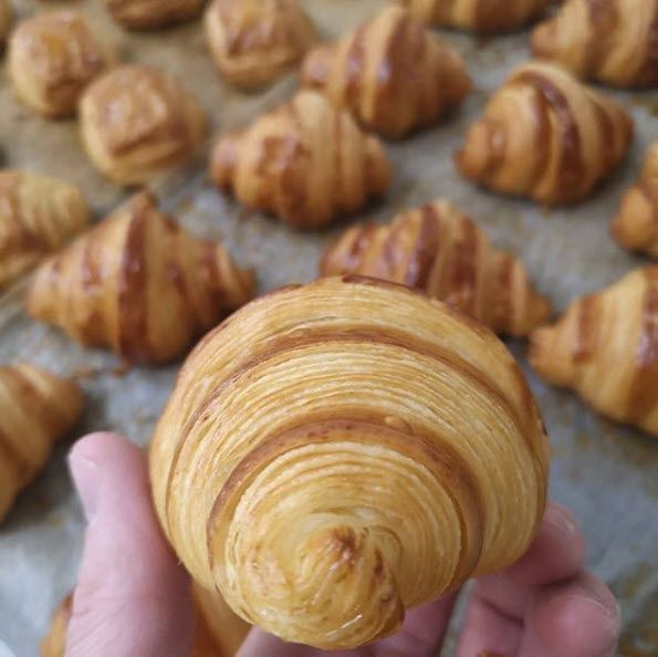 Sésame noir - boulangerie pâtisserie tea room - croissants