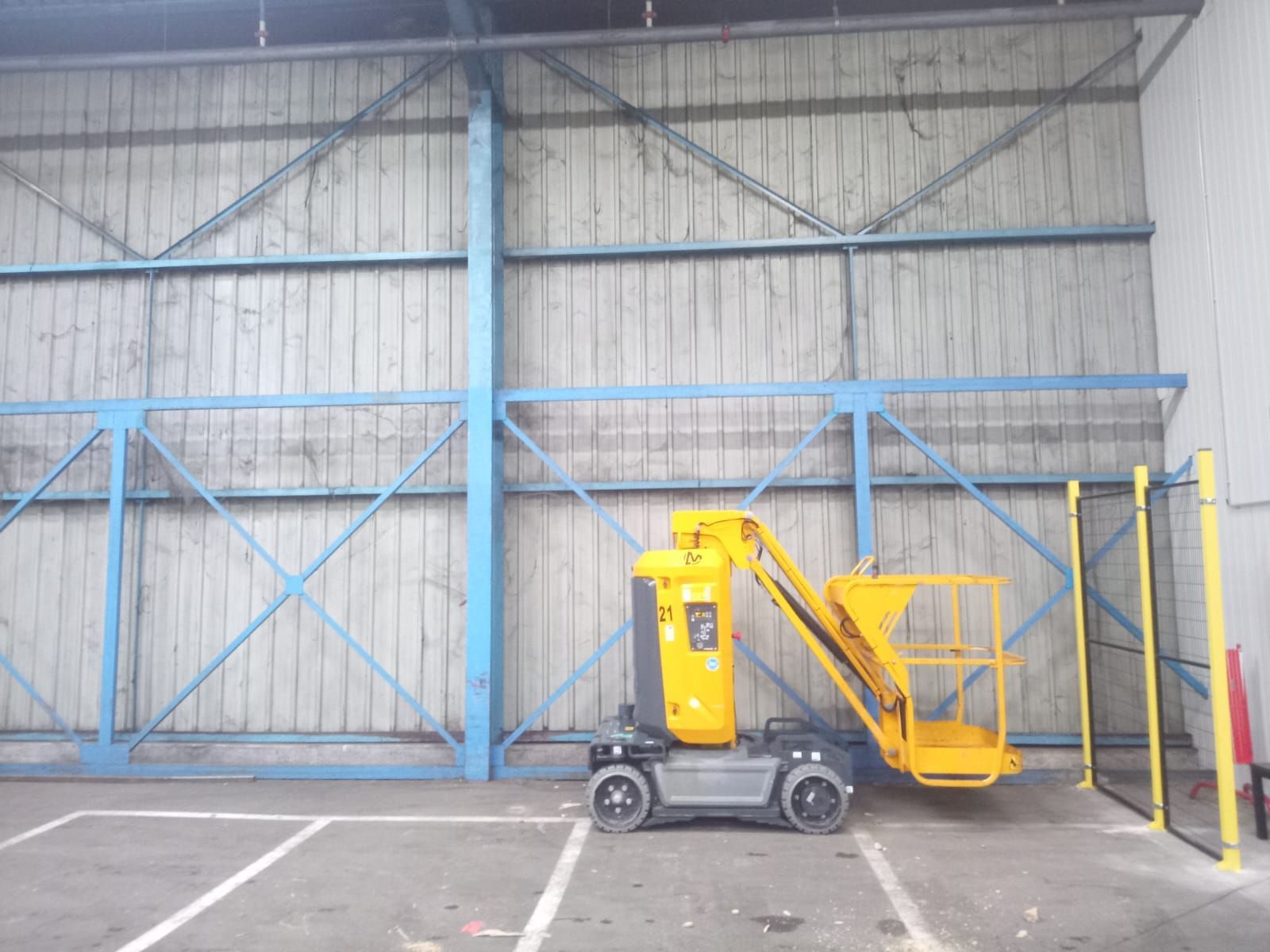 Détoilage avec nacelle à Longvic (Côte-d’Or)