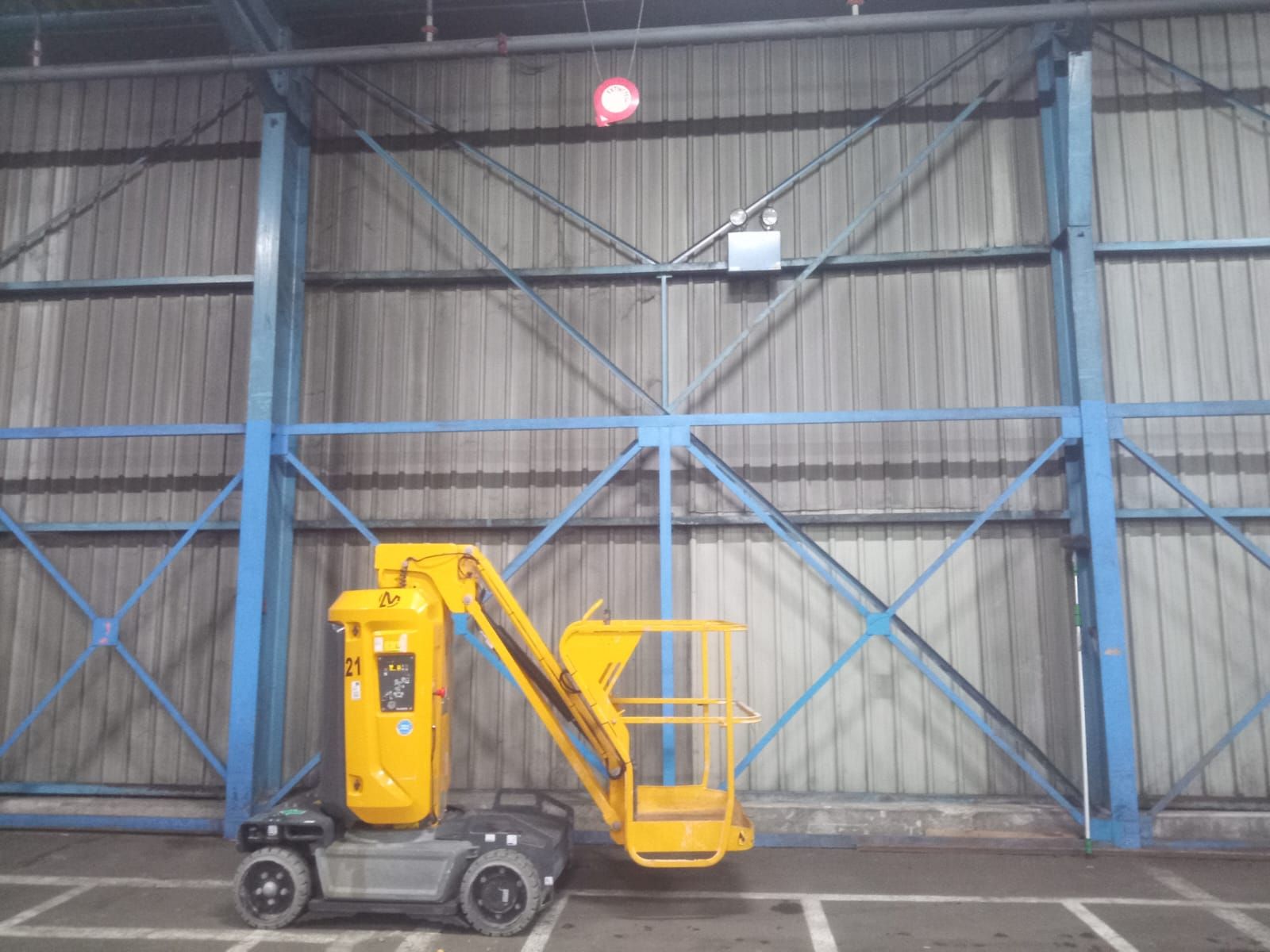 Détoilage avec nacelle à Longvic (Côte-d’Or)