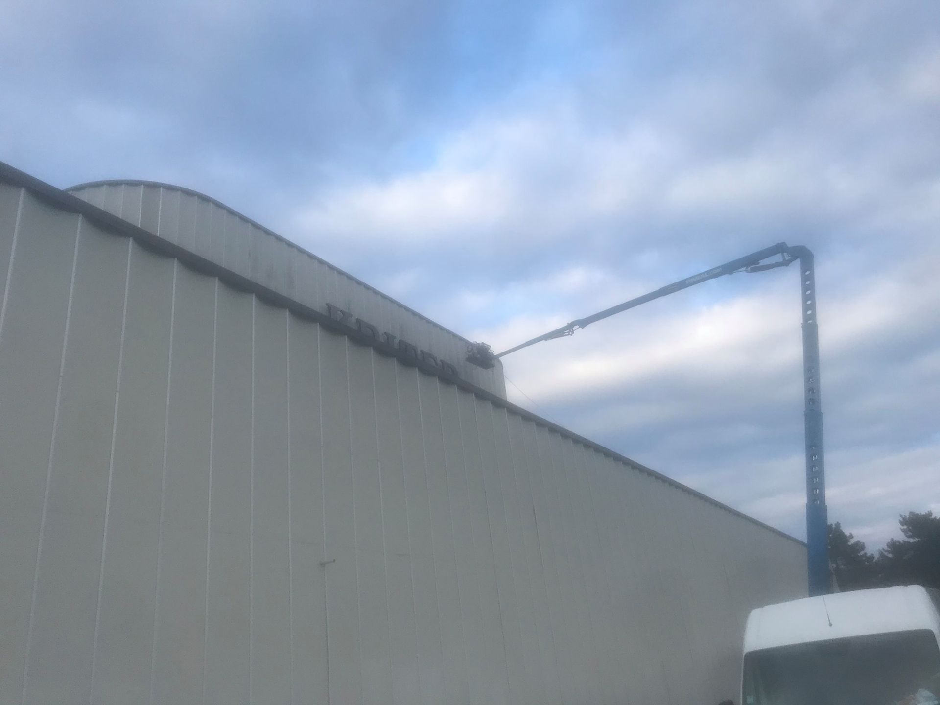 Nettoyage de bardage beaune avec nacelle