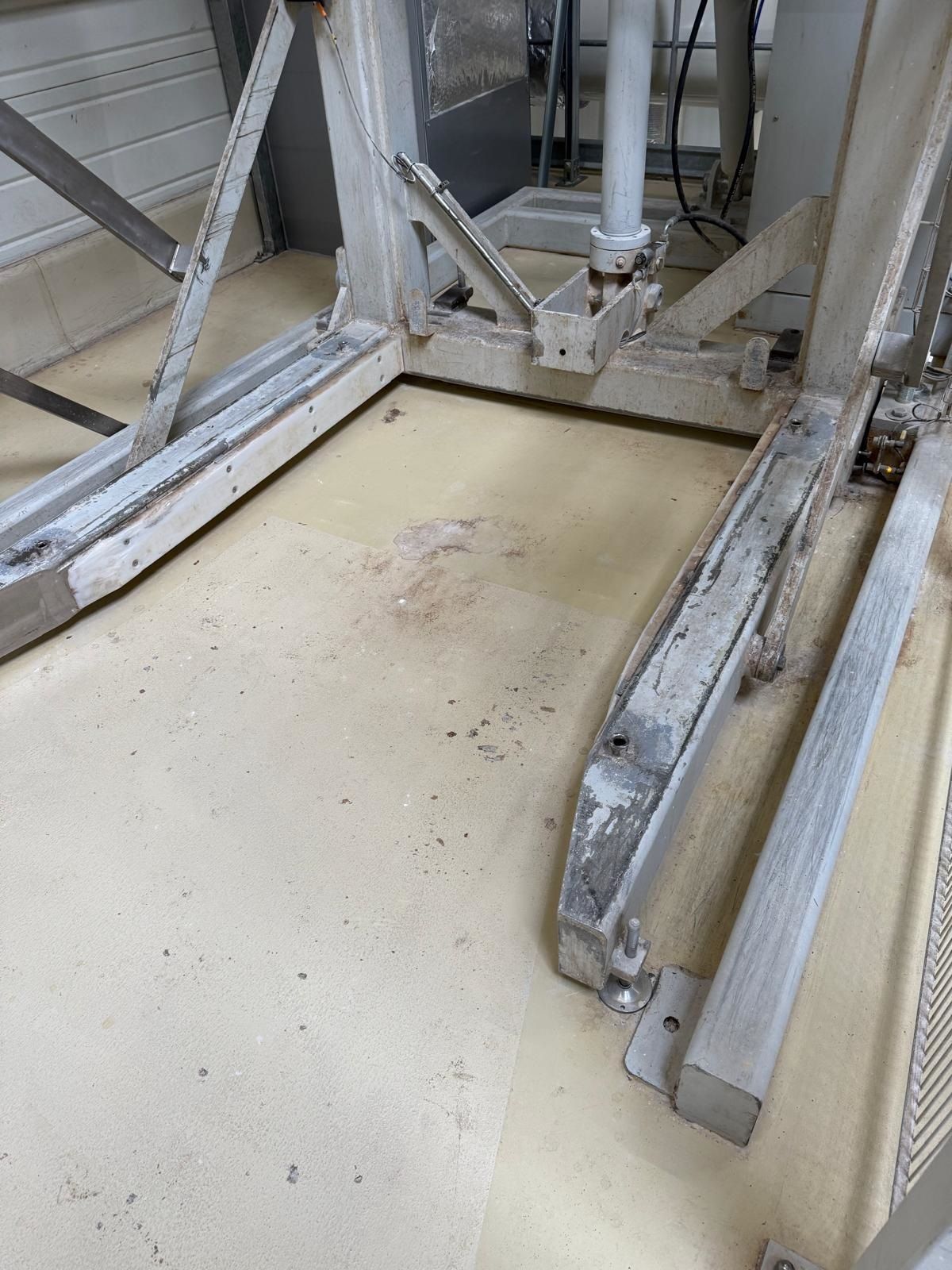 Nettoyage industriel intérieur sol 01