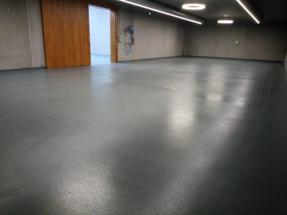 Hangar vide et propre