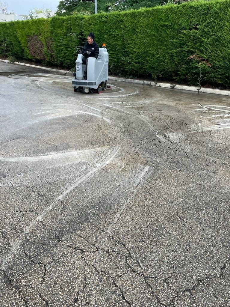 Nettoyage avec autolaveuse de parking professionnel Longvic 21600