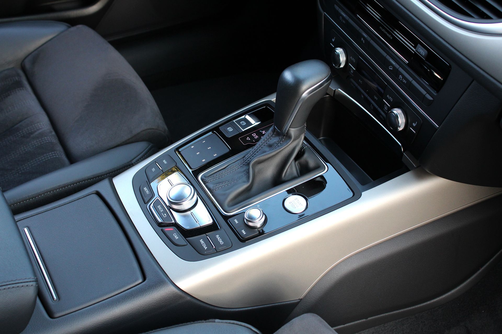 Levier de vitesse d'une voiture en boîte automatique